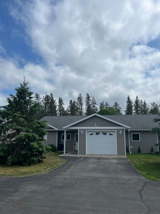 Building Photo - Pleasant Pine Acres