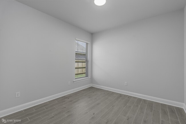 Building Photo - 212 Paisley Ln