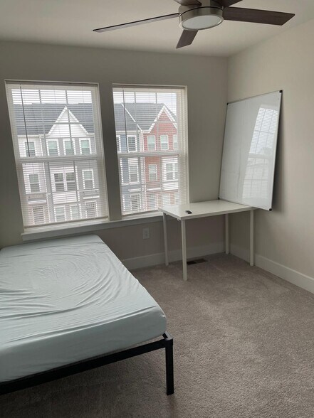 Building Photo - 1235 Greylock Ln