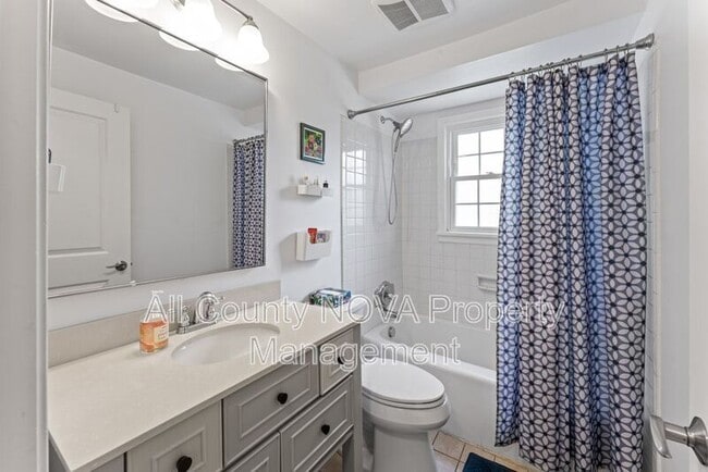 Building Photo - 7312 Poplar Ct