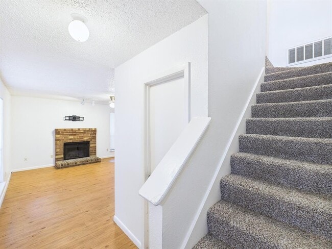 Building Photo - 8502 Lyndon Ln