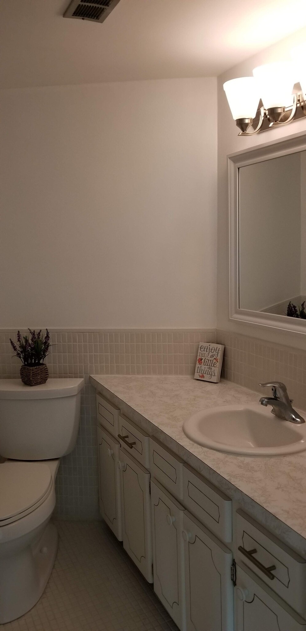 Bathroom - 1200 N Shore Dr NE