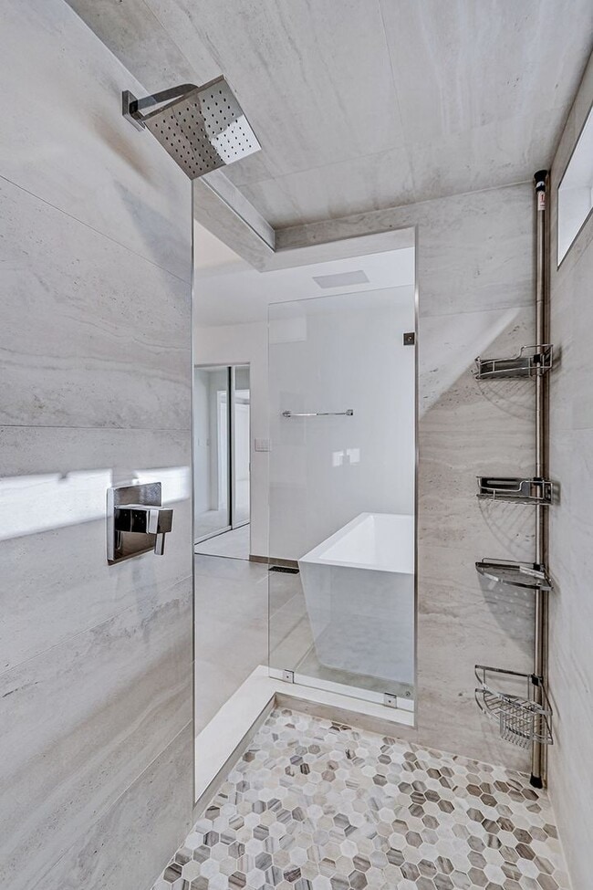 Building Photo - Beautifully Remodeled, 4BR4.5BA Hill Section Home w/ Amazing Panoramic Ocean Views, 3 Decks, Atri...