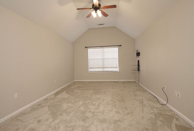 Building Photo - Central Niceville Location