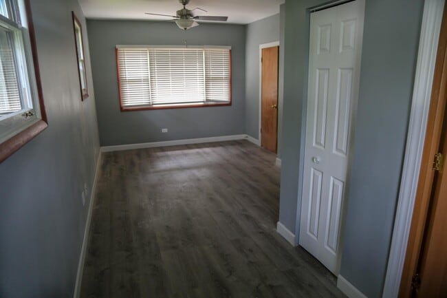 Building Photo - 631 Elm St