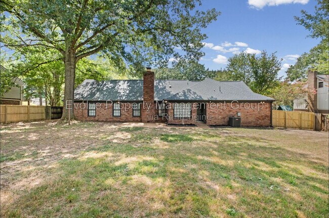 Building Photo - 3085 Circle Gate Dr