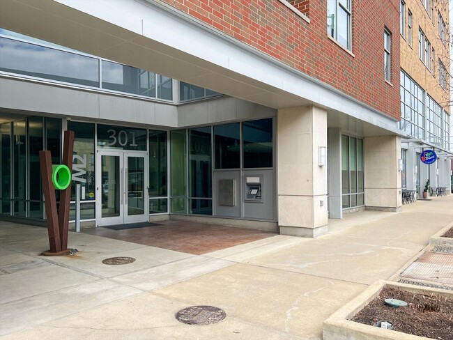 Building Photo - 3,400 SQFT CONDO IN DOWNTOWN CHAMPAIGN W/ ...