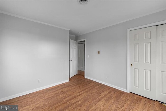 Building Photo - 260 Hill Crest Dr