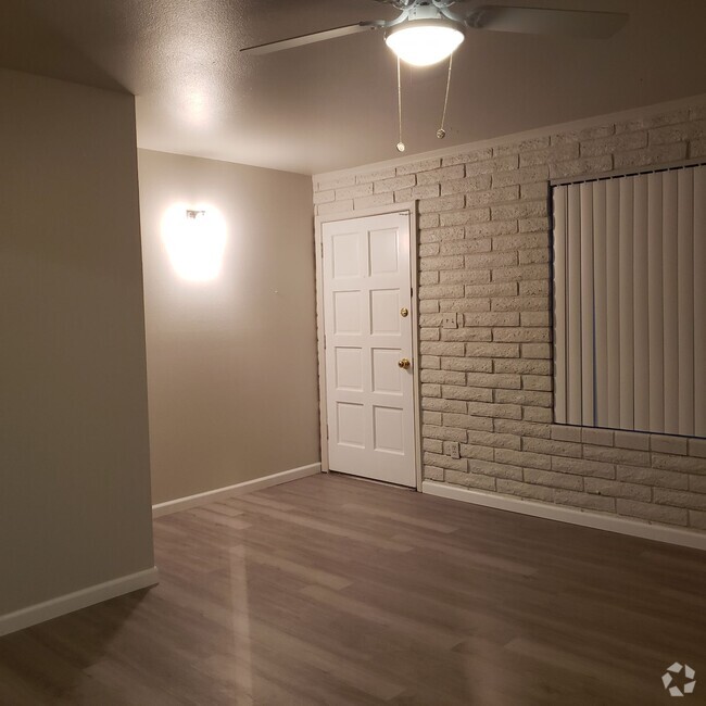 Building Photo - 18041 N 40th Pl