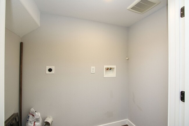 Building Photo - 5709 Breland St