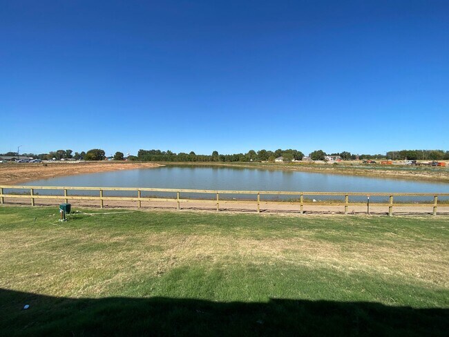 Building Photo - *NOW PRELEASING* Three Bedroom | Two Bathroom Home Fox Tail