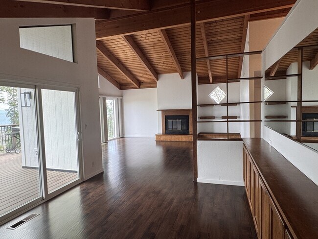 Building Photo - 17554 Patricia Way