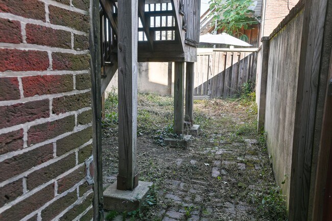 Building Photo - 226 Forster St