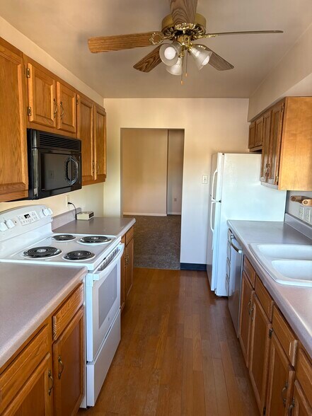 Kitchen - 311 Oakland Ave