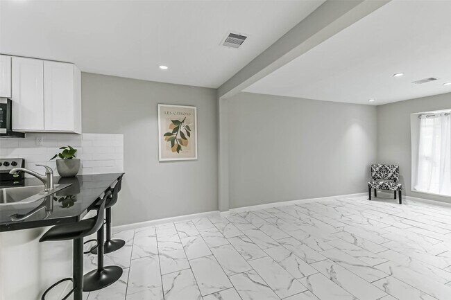 Building Photo - 6853 Chasewood Dr