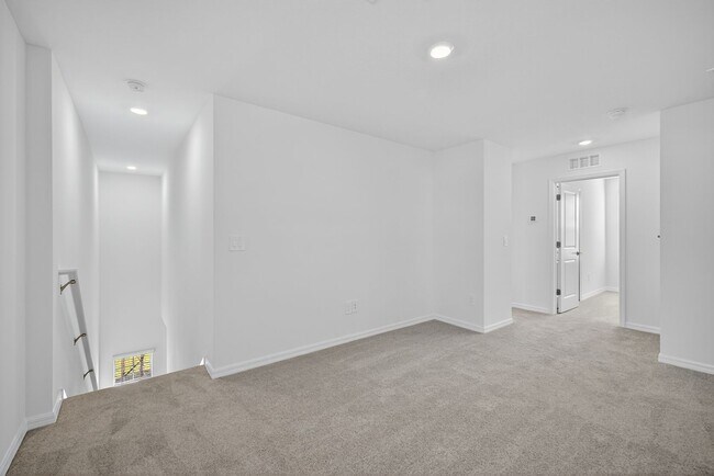 Building Photo - Brand-new 5 Bed now Available!