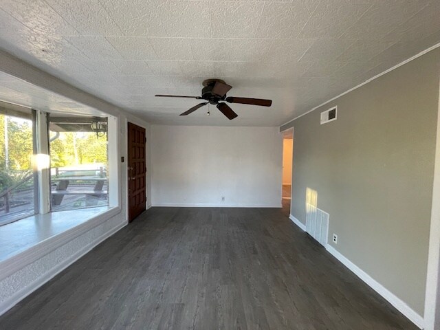 Building Photo - 2527 Riverside Dr