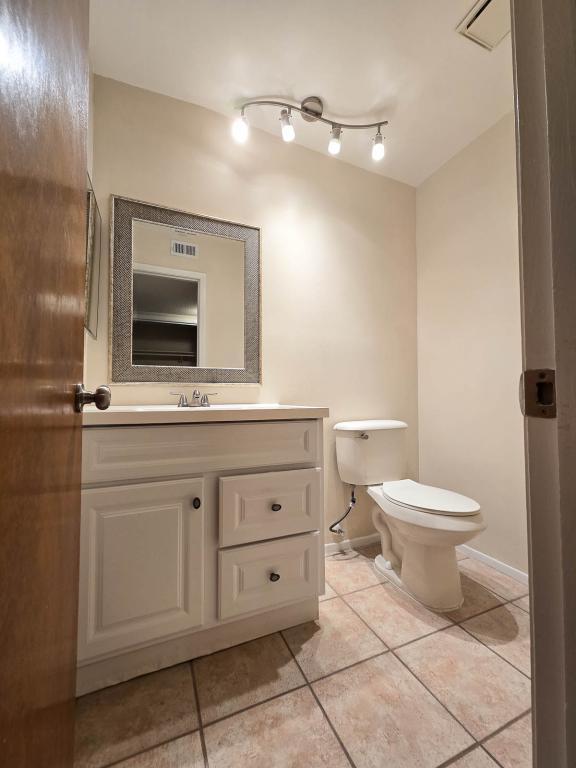 Building Photo - 1232 Woodridge Ct