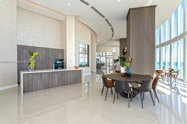 Building Photo - 15901 Collins Ave