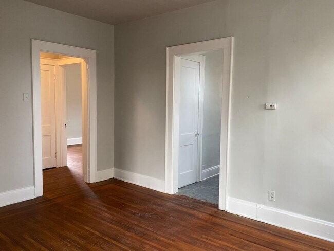 Building Photo - 4226 W 8th St