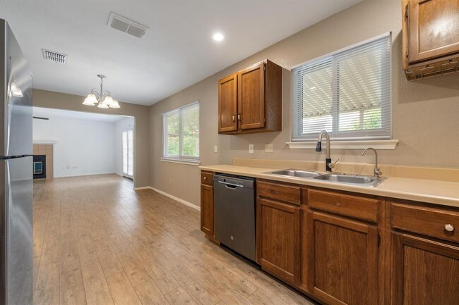 Building Photo - 1016 Peggotty Pl