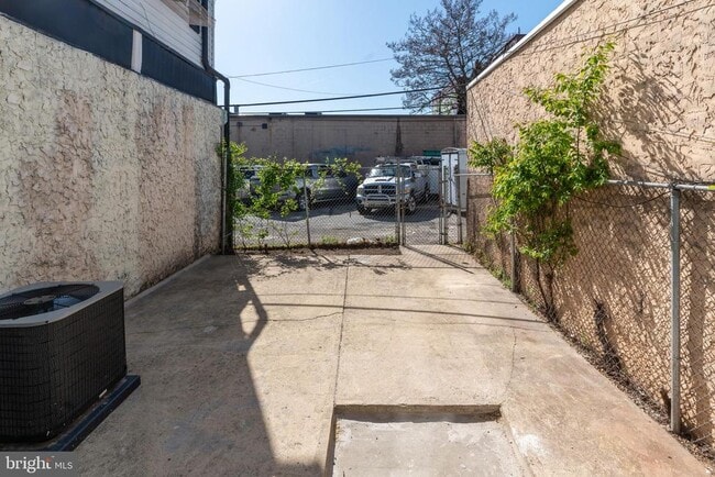 Building Photo - 34 N Paxon St