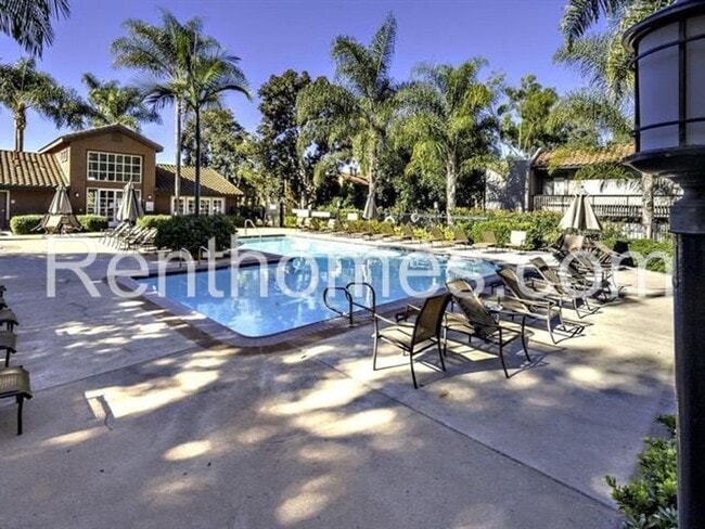 Building Photo - 9929 Azuaga St