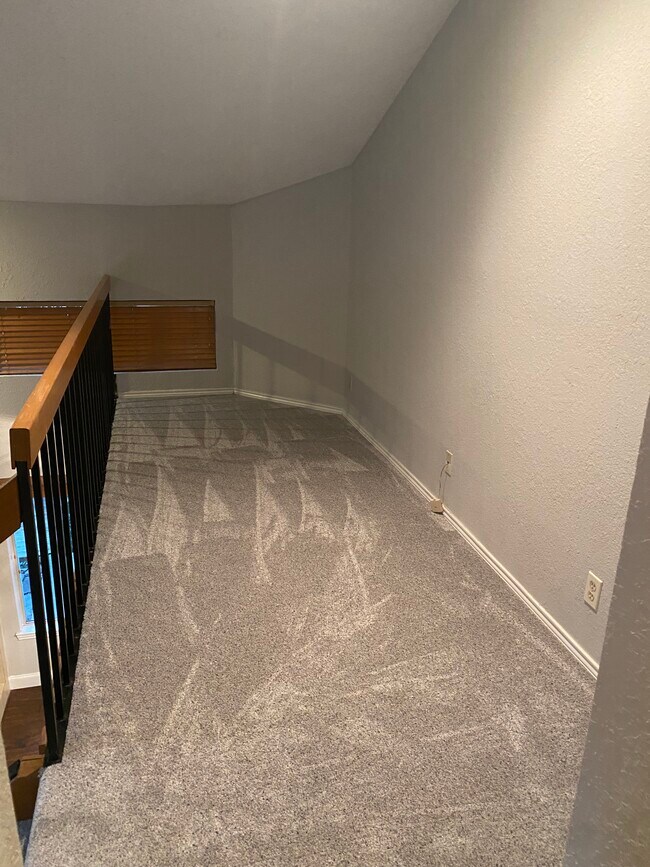 upstairs loft - 18040 Midway Rd