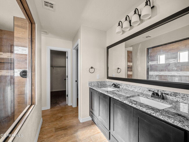 Building Photo - 561 Issa Circle