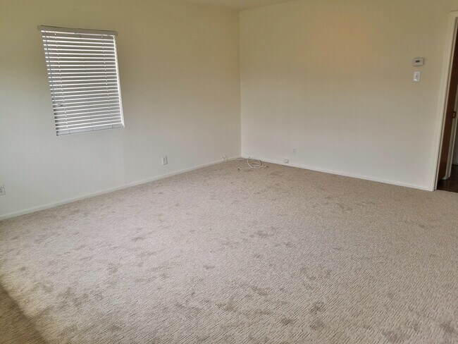 Enter to Living room (16X16) - 15242 Wilkie Ave