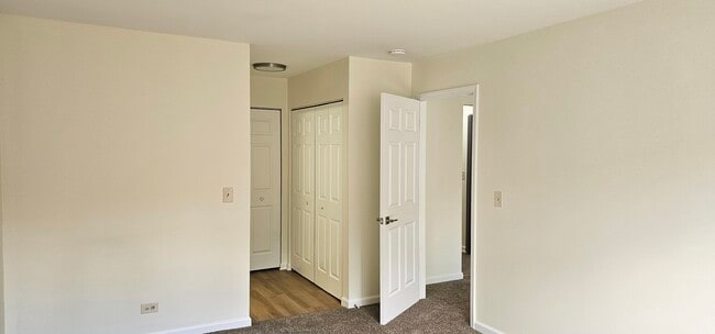 Building Photo - 1 Acorn Ln