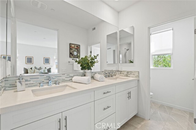 Building Photo - 101 Stage