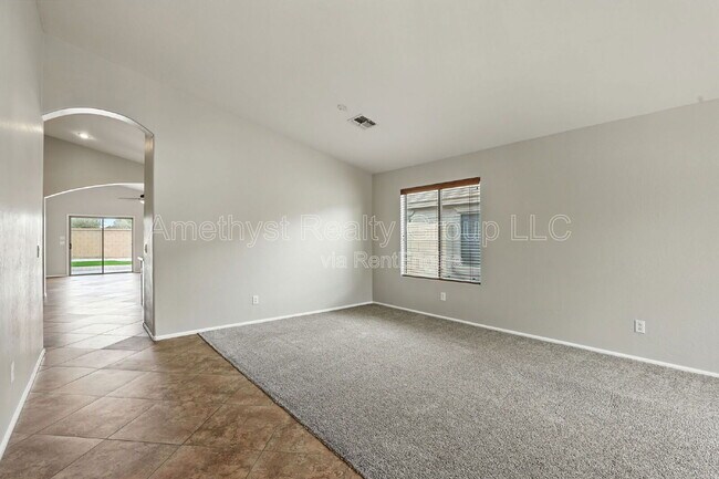 Building Photo - 17848 W Voltaire St