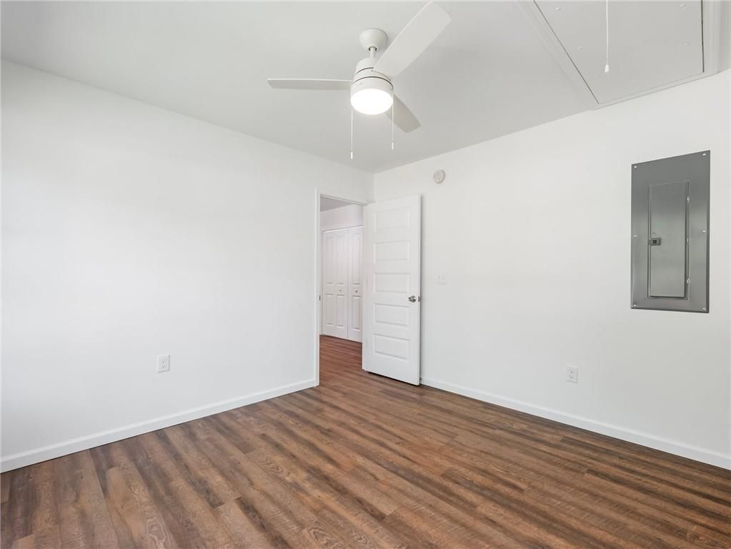 Building Photo - 8079 Beachwood Dr