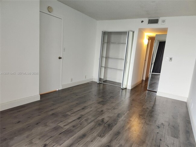 Building Photo - 7601 E Treasure Dr