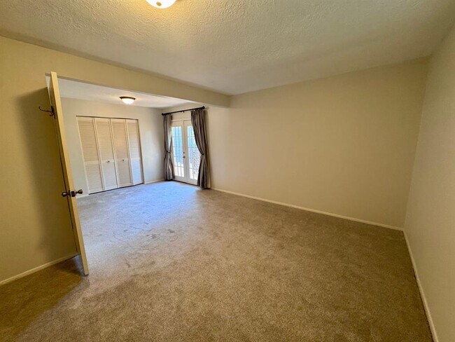 Building Photo - 523 Misty Lake Dr