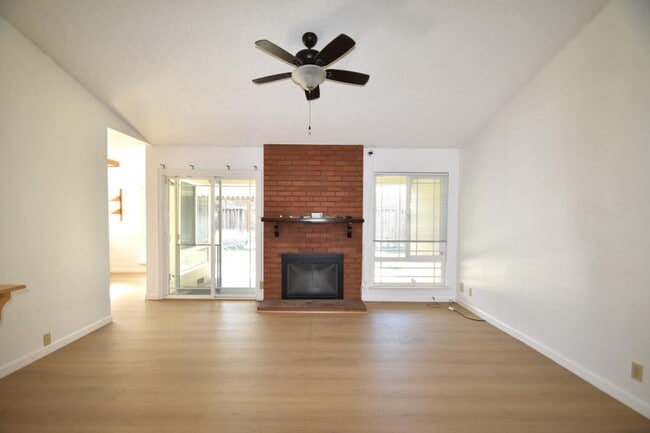 Building Photo - 4407 Jonquil Dr