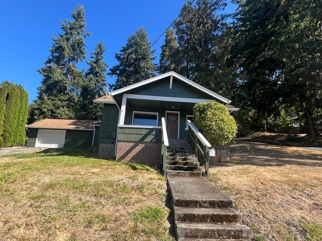 Primary Photo - 3 bedroom, 1 bath Chehalis hillside home
