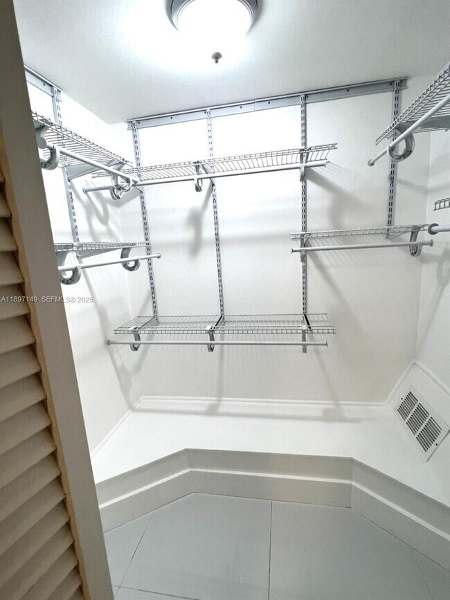 Building Photo - 3100 S Le Jeune Rd