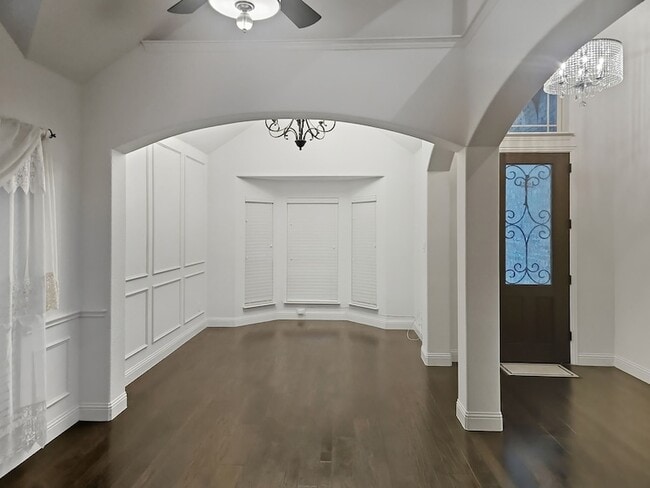 Building Photo - 5325 Center Hill Dr