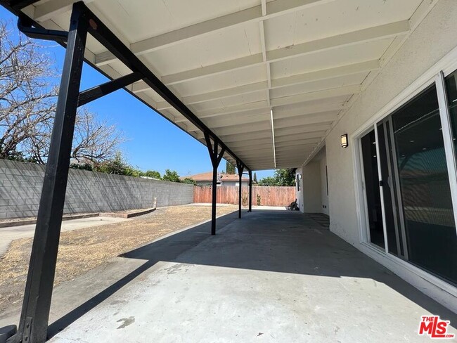 Building Photo - 11243 Lull St