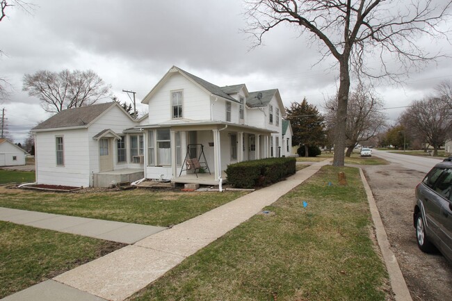 Building Photo - 3-Plex - Mitchellville