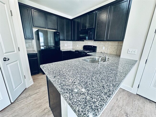 Building Photo - 2216 Creekside Ln