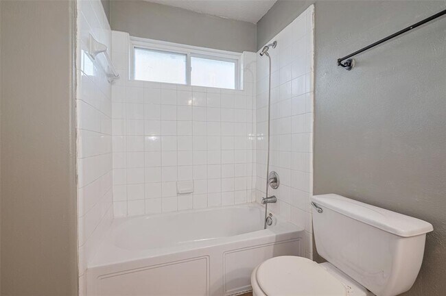 Building Photo - 11030 KNOBBLEY Oak Ct