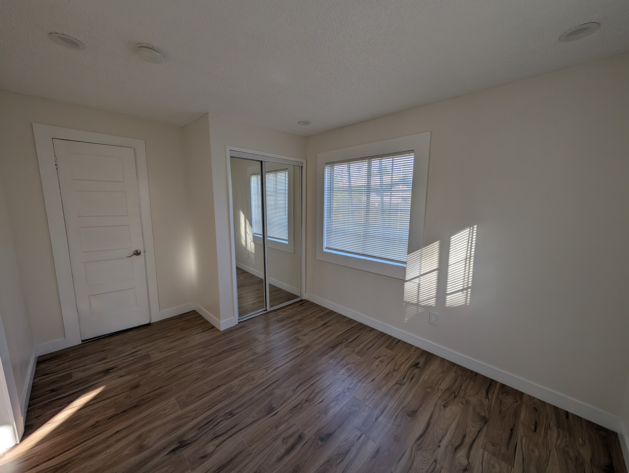 bedroom - 1849 E Poinsettia St