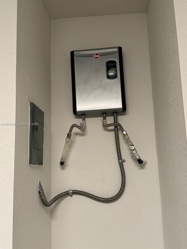 Building Photo - 16124 SW 148th Pl