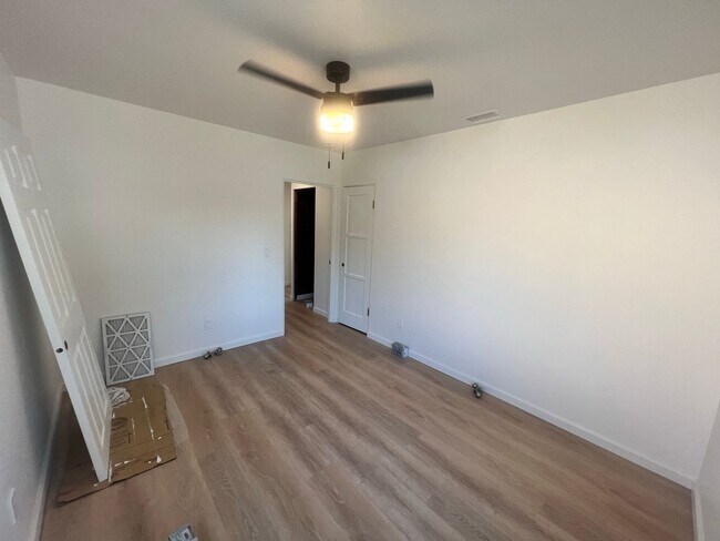 Building Photo - FULLY REMODELED 3BR/2BA HOME in Spring Valley
