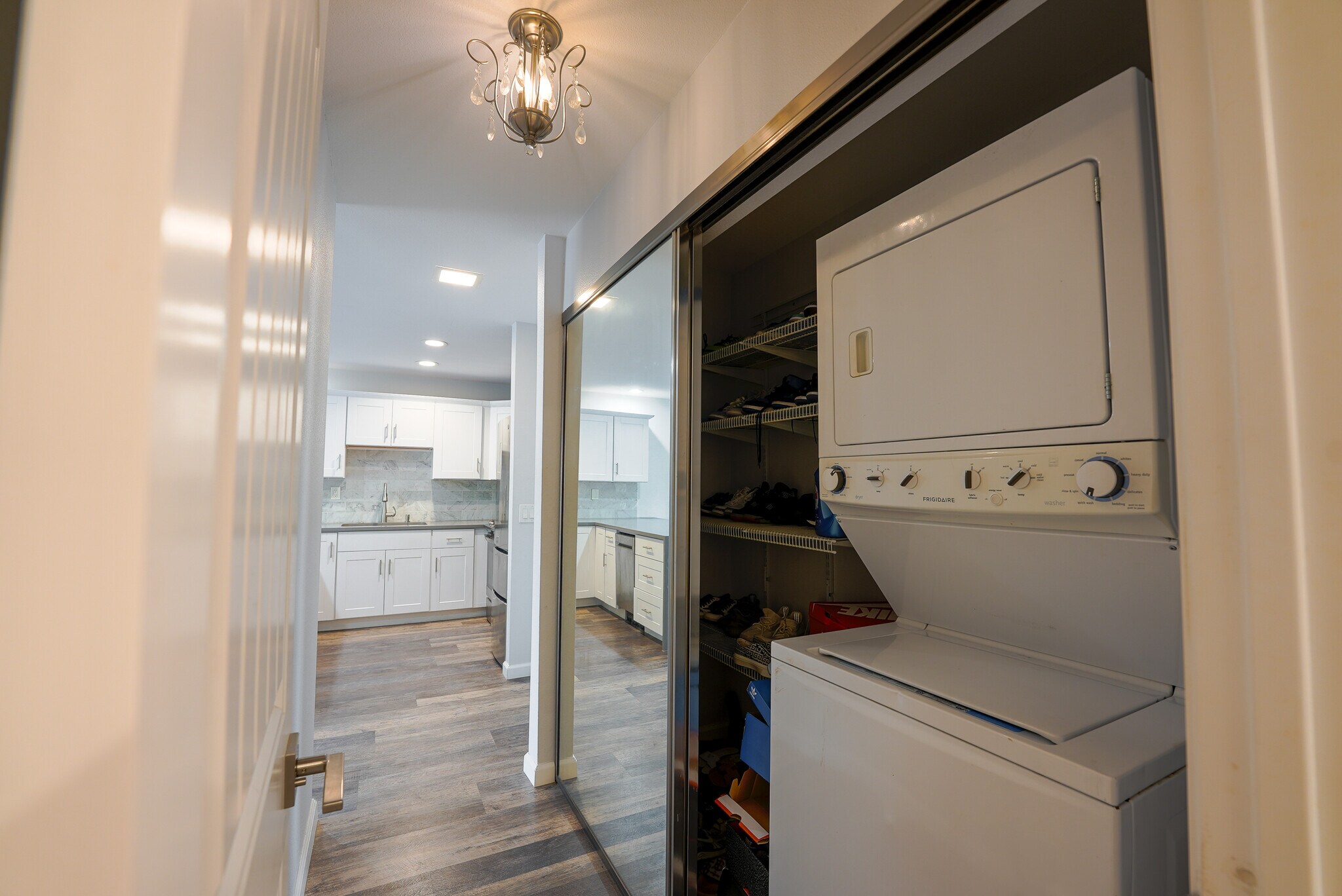 Washer/dryer - 77805 California Dr