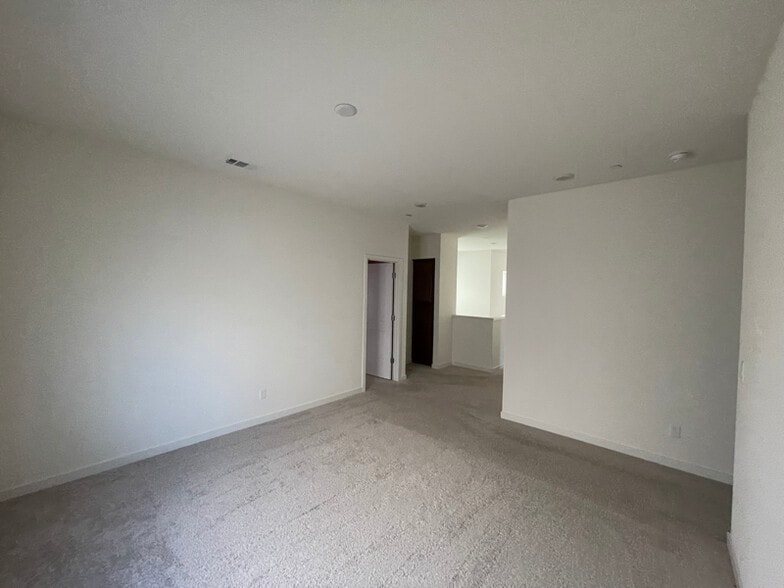 Building Photo - 1070 John Hopkins Ct