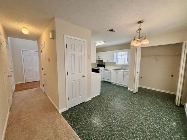 Building Photo - 3399 Benthollow Ln